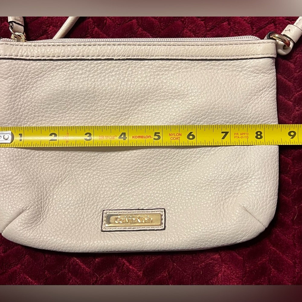 GUC Calvin Klein Off-White Crossbody Bag - Picture 6 of 8